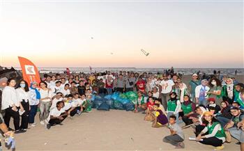   جمع طن مخلفات بلاستيكية بشاطئ الدخيلة الإسكندرية