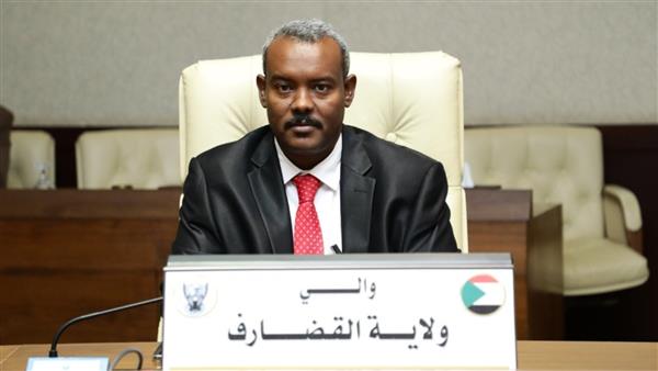 السودان: إقالة حاكم ولاية ظهر بمقطع فيديو "مبايعا" البشير