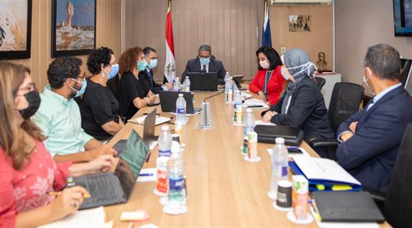 العناني يتسلم النسخة النهائية من الاستراتيجية الإعلامية للترويج السياحي