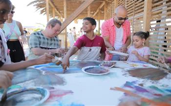   «ذوي الهمم» ينضمون لفنانى العالم لعرض لوحاتهم  في ختام «أرتا مرسانا» بالعلمين