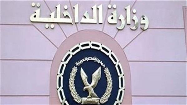 اعادة حقيبتين بهما مبالغ مالية لشخصين عقب تركهما سهواً بـ المترو
