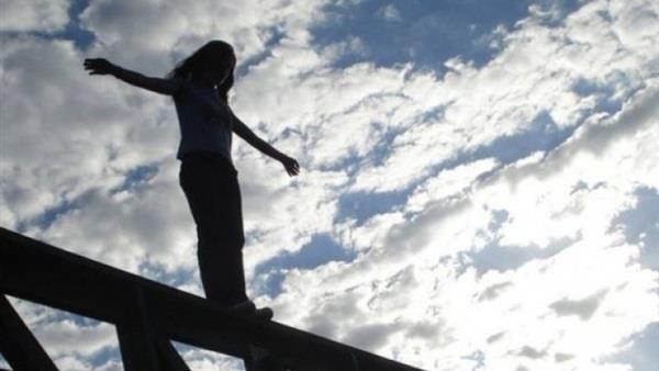 انتحار سيدة من أعلى كوبرى فى أسيوط
