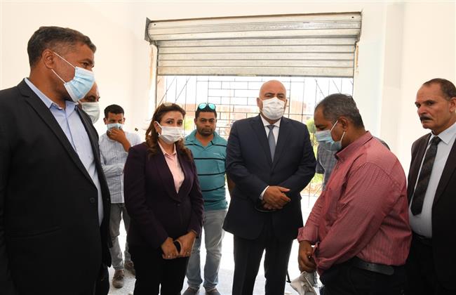 محافظ قنا يتفقد أعمال التشطيبات بالسوق التجاري بقرية أبوشوشة