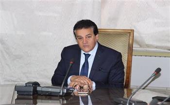   وزير التعليم العالي يستعرض تقريراً حول أنشطة معهد بحوث البترول المصري