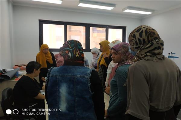 دورات تدريبية لتعليم السيدات مهنة الخياطة ببورسعيد