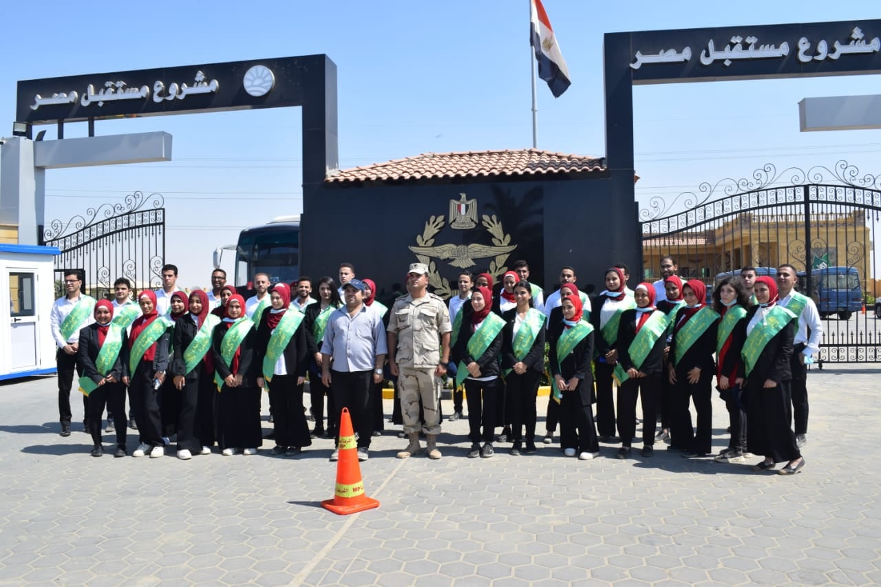 القوات المسلحة تنظم زيارة ميدانية لوفد من طلاب جامعة القاهرة لمشروع «مستقبل مصر»