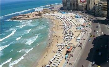   جميع شواطئ الإسكندرية ترفع الرايات الخضراء بعد استقرار الأحوال الجوية