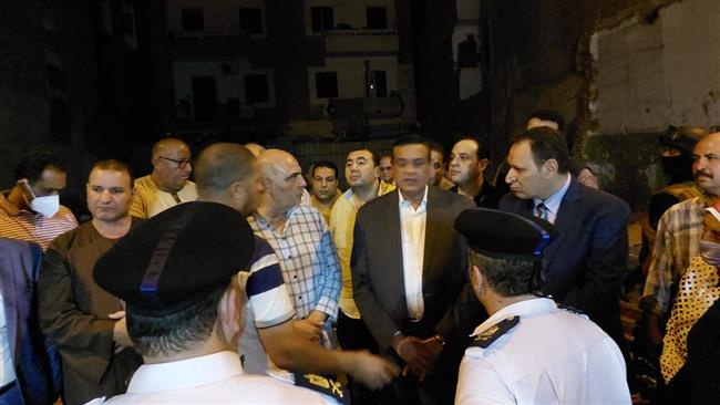 محافظ البحيرة ومدير الأمن يتابعان أعمال رفع انقاض العقار المنهار بدمنهور