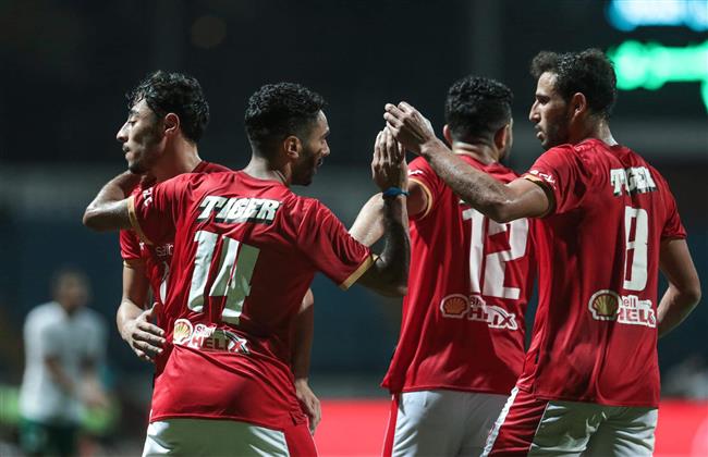 الأهلي يحافظ على أماله بفوز كبير على المصري