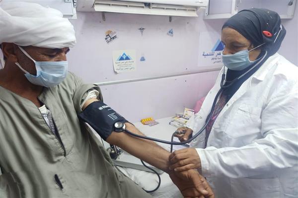 حياة كريمة تطلق قافلة طبية ببنى سويف وتجرى الكشف على 260 مواطن