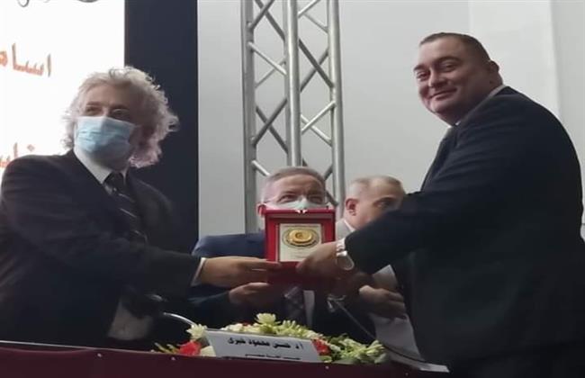 إختيار الدكتور عماد حمدى الطبيب المثالي عن محافظة قنا