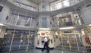   توظيف مساجين فى بريطانيا بسبب أزمة نقص الموظفين 