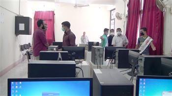 طلاب الثانوية يتوافدون على معامل التنسيق بجامعة المنيا لتسجيل رغباتهم