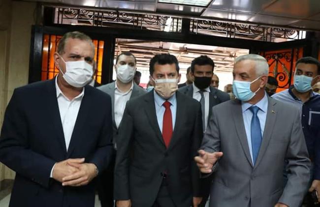 وزير الرياضة ورئيس جامعة المنوفية يتابعان الحالة الصحية لمصابي كرة السرعة