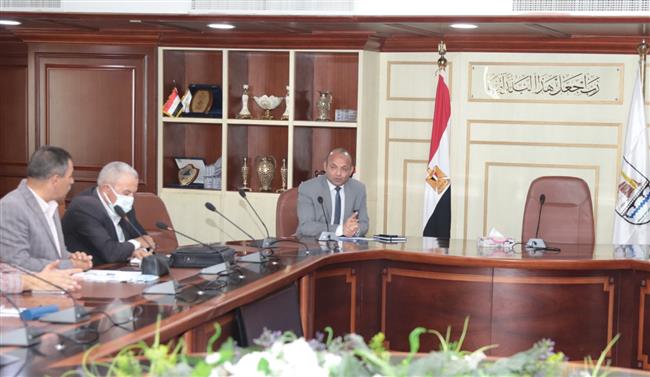 سكرتير عام محافظة بني سويف يتابع تطوير مشروعات الدواجن بشرق النيل 