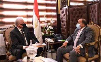   وزير التنمية المحلية يتابع مع محافظ جنوب سيناء مشروعات خدمة المواطنين 