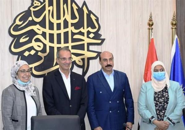 وزير الإتصالات ومحافظ أسوان يشهدا توقيع بروتوكولات تعاون