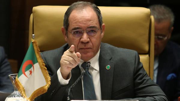وزير الخارجية الجزائري يعلن قطع العلاقات مع المغرب