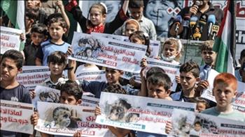   أطفال من غزة يطالبون برفع الحصار الإسرائيلي