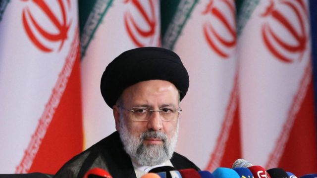 حكومة رئيسي تحصل على الثقة في مجلس الشورى الإيراني