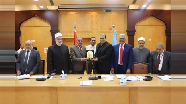مجلس جامعة الأزهر يكرم عضو هيئة تدريس لنشره أبحاثًا علمية متميزة دوليًّا