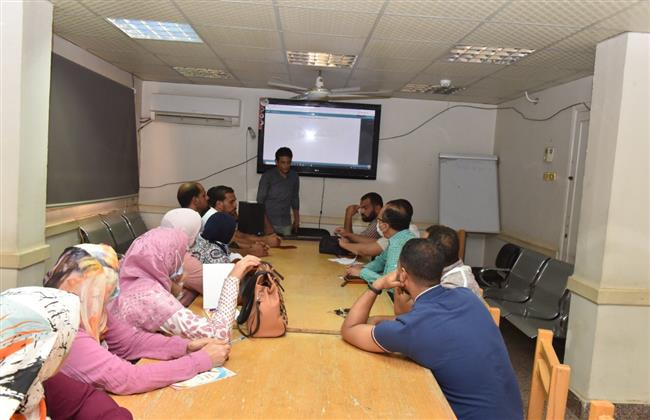 تدريب 14 موظف بجامعة سوهاج على إدخال البيانات بمنظومة لقاح "كورونا"