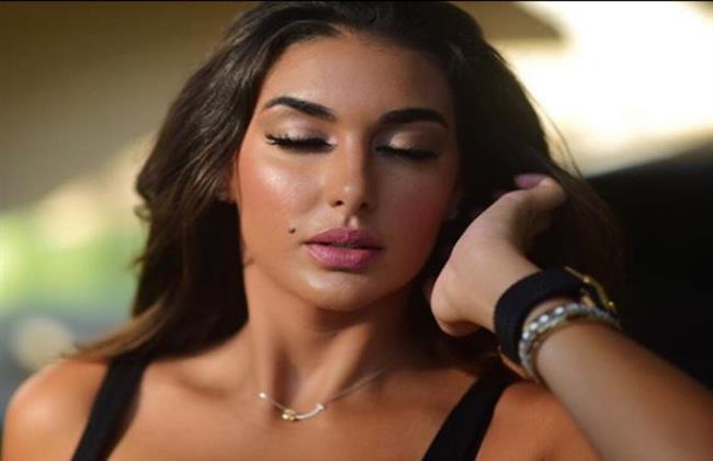 ياسمين صبرى بالوردى على شواطئ فرنسا