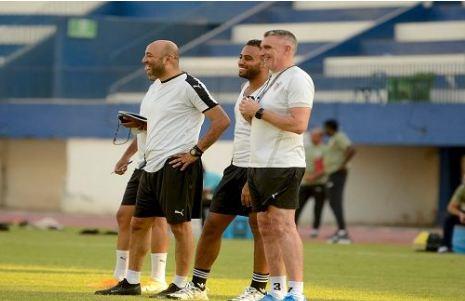 المسحة سلبية| كارتيرون يجتمع بلاعبى الزمالك قبل مواجهة البنك الأهلى