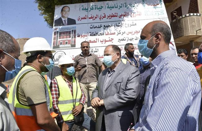 محافظ أسيوط يوجه بسرعة تنفيذ مشروع الصرف الصحي لقرية مجريس