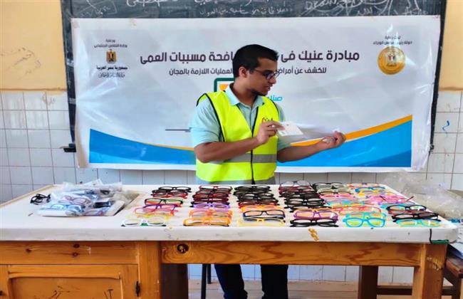 محافظ أسوان يعطى إشارة البدء لإنطلاق أكبر قافلة طبية للعيون 