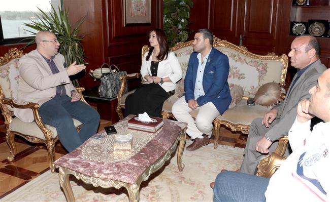 محافظ بني سويف يبحث مواجهة انتشار الكلاب الضالة