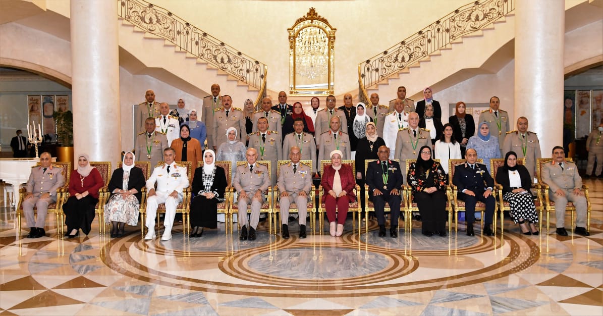 فيديو وصور.. وزير الدفاع يكرم قادة القوات المسلحة المحالين للتقاعد