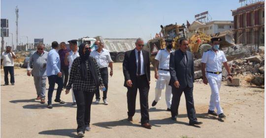 حملات لإزالة الإشغالات وضبط المخالفات بمدينتى العبور والقاهرة الجديدة