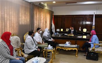   محافظ قنا يستعرض معدلات تنفيذ مشروعات برنامج التنمية المحلية بصعيد مصر