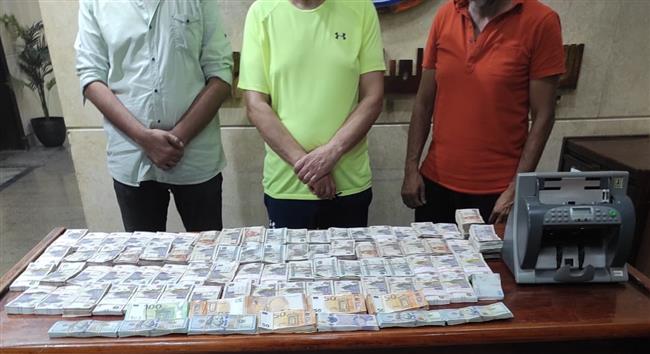 صاحب شركة صرافه  يمارس نشاطها بالرغم من إغلاقها 