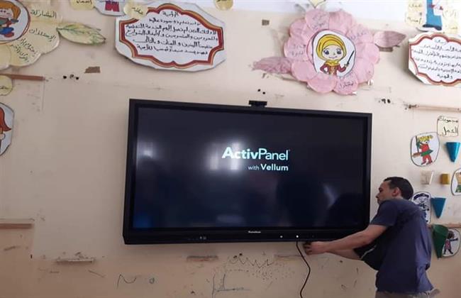 «تعليم بني سويف»: تركيب ١٥٠ سبورة ذكية فى مدارس التعليم المجتمعي 