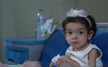   أول طفلة مصابة بالضمور العضلى تتلقى حقنة العلاج الچينى بمعهد ناصر 