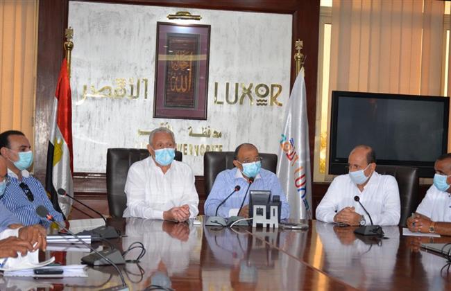 وزير التنمية المحلية يتابع مشروعات «حياة كريمة» بالأقصر