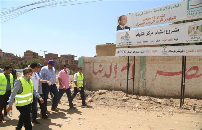 حياة كريمة.. الرئيس التنفيذي لـ«المصرية للاتصالات» يتفقد أعمال التطوير بالغربية