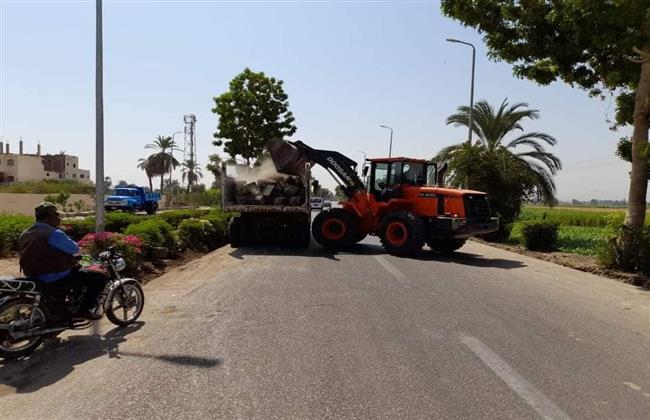 رئيس مدينة الأقصر يتفقد أعمال التطوير والتجميل الجارية بطريق المطار