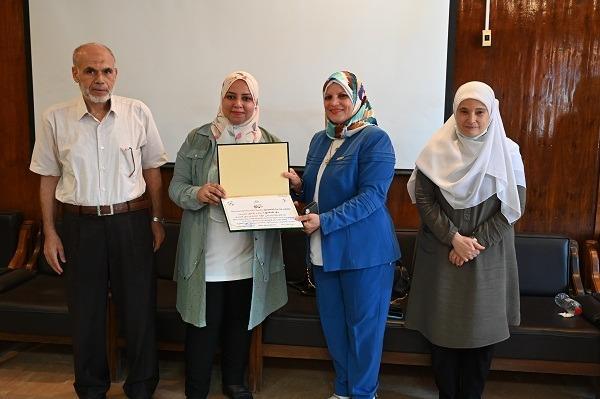 تكريم القائمين على برامج تنمية القدرات التسويقية بكلية الخدمة الاجتماعي بالفيوم 