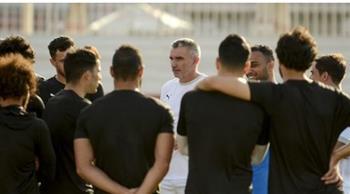  كارتيرون يجتمع باللاعبين قبل إنطلاق مران الزمالك