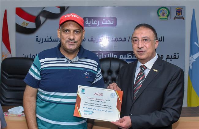 تكريم العاملين  من ذوي الهمم بالديوان العام والأحياء والمديريات الخدمية بالإسكندرية 