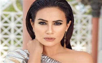 الفنانة هند صبرى تنعى دلال عبد العزيز : «صاحبة واجب»