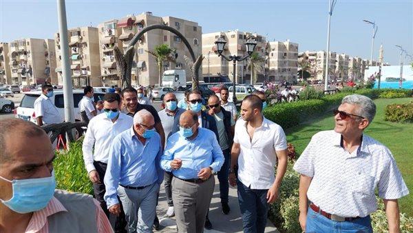 وزير التنمية المحلية ومحافظ بورسعيد يشيدان بمصنع بيراميدز لإطارات السيارات