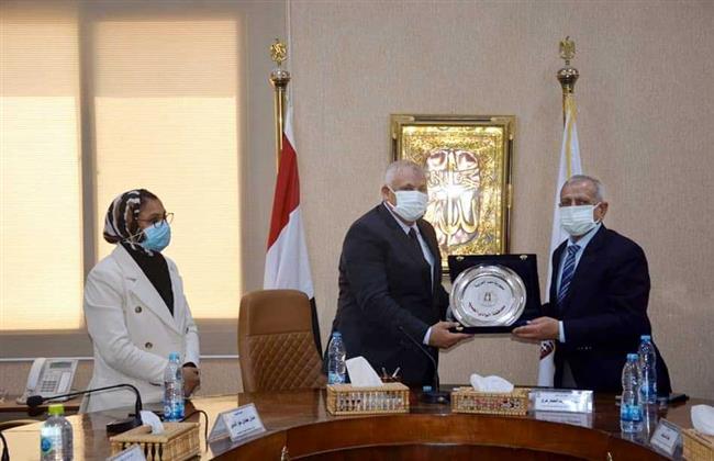 «الزملوط» يستعرض مقومات المحافظة أمام وفد الأكاديمية العربية للعلوم 