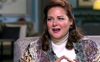 نجوم الفن ينعون الفنانة دلال عبد العزيز