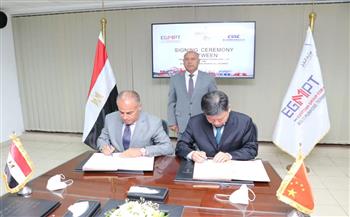   وزير النقل يشهد توقيع عقد شراء 4 أوناش رصيف لمحطة ميناء الإسكندرية