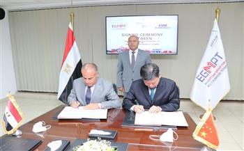 وزير النقل يشهد توقيع عقد شراء 4 أوناش رصيف لمحطة ميناء الإسكندرية