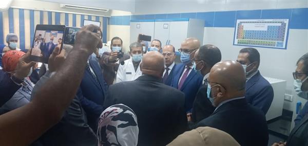 وزير الإسكان يفتتح المعامل المركزية بالهيئة القومية لمياه الشرب والصرف الصحي